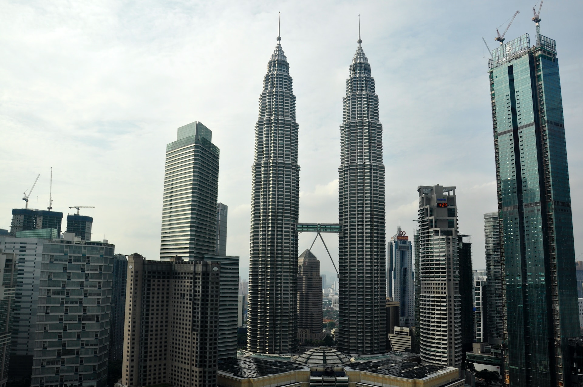 Penganalisis Meramalkan Inflasi Malaysia Akan Turun Dalam Julat 2.5-3.5% Pada 2024