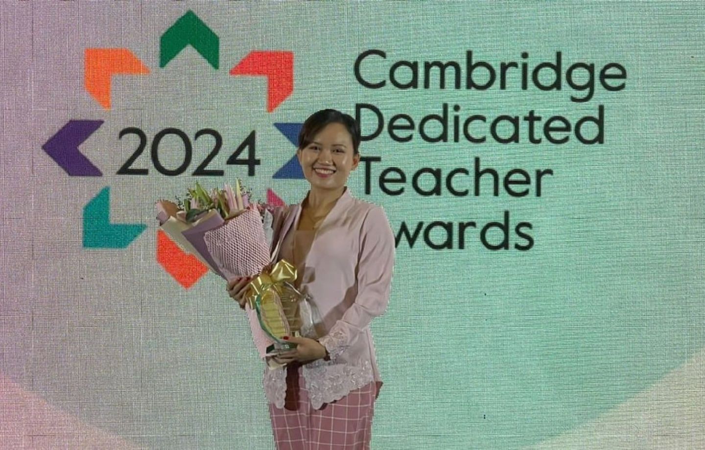 Guru Bahasa Inggeris Dari Sabah Ini Memenangi Anugerah Guru Dedikasi Cambridge 2024