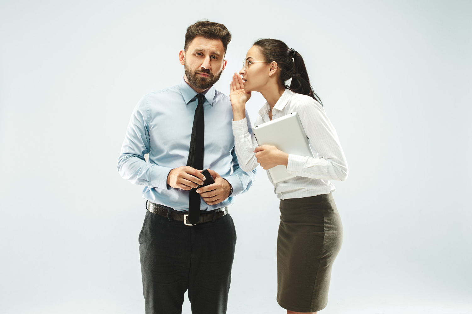 How to Handle the Office Gossip Without Becoming the Topic