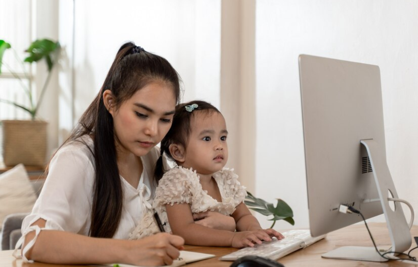 5 Perkara Yang Anda Perlu Fikir Sebelum Bawa Anak Ke Tempat Kerja