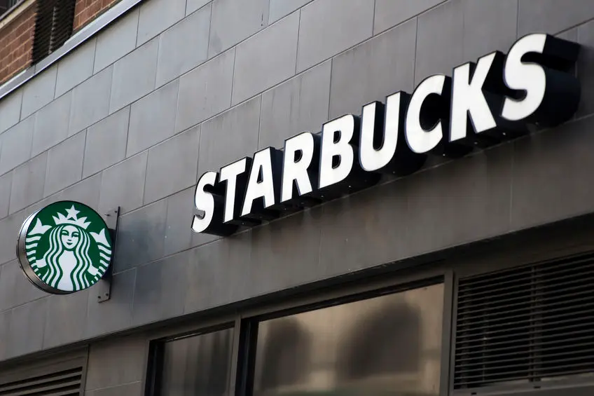 Starbucks Akan Berhentikan 1,100 Pekerja, Kesan Tekanan Jualan Merosot