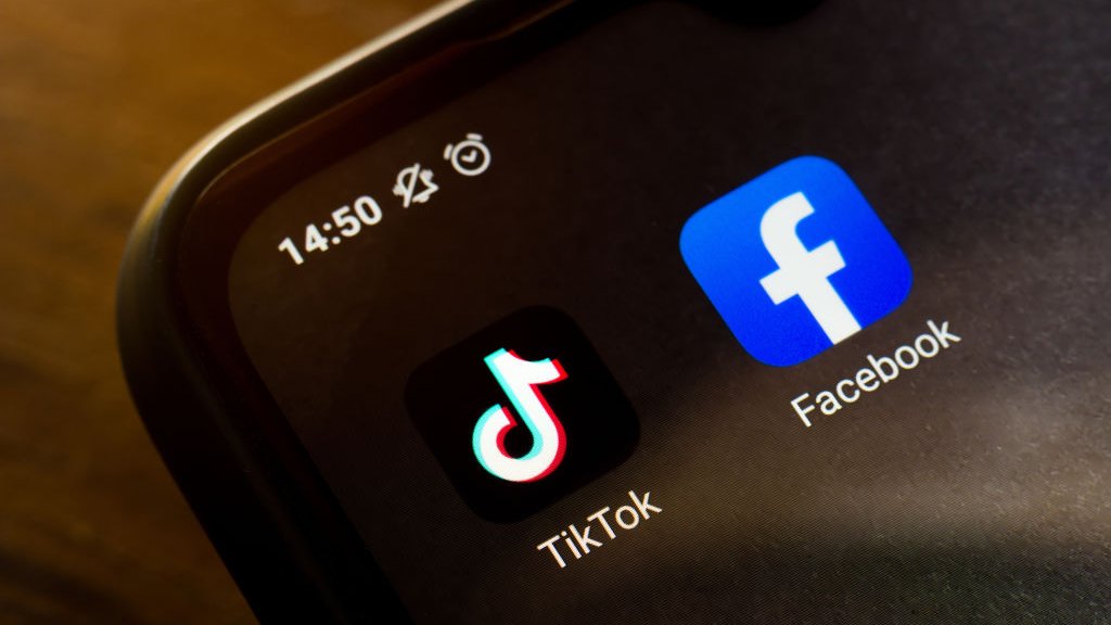 Penjawat Awam Dilarang Main TikTok Dan Facebook Ketika Sedang Bekerja - CUEPACS