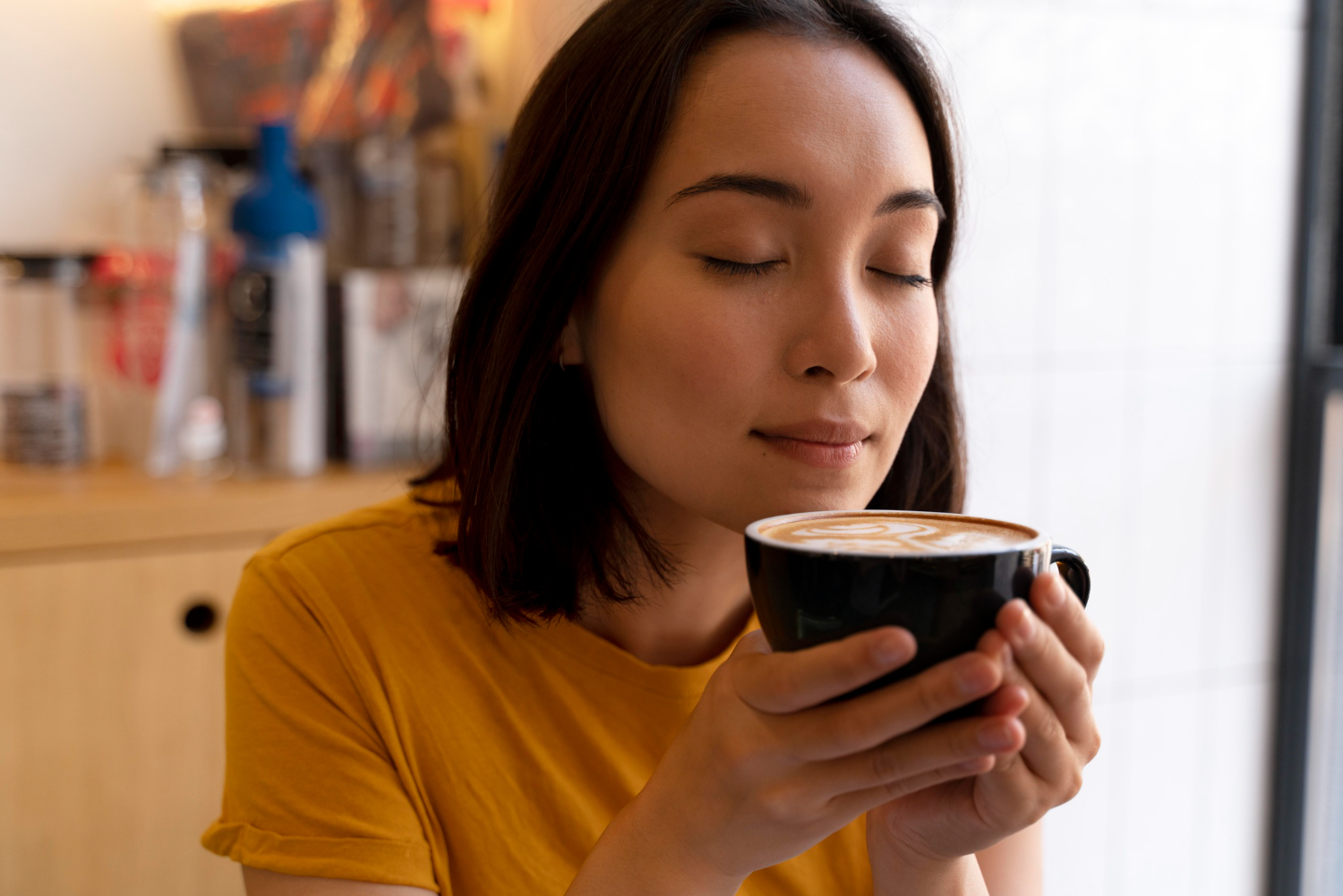 Doktor Ini Dedah Risiko Terhadap Kesihatan Wanita Jika Minum Kopi Secara Kerap