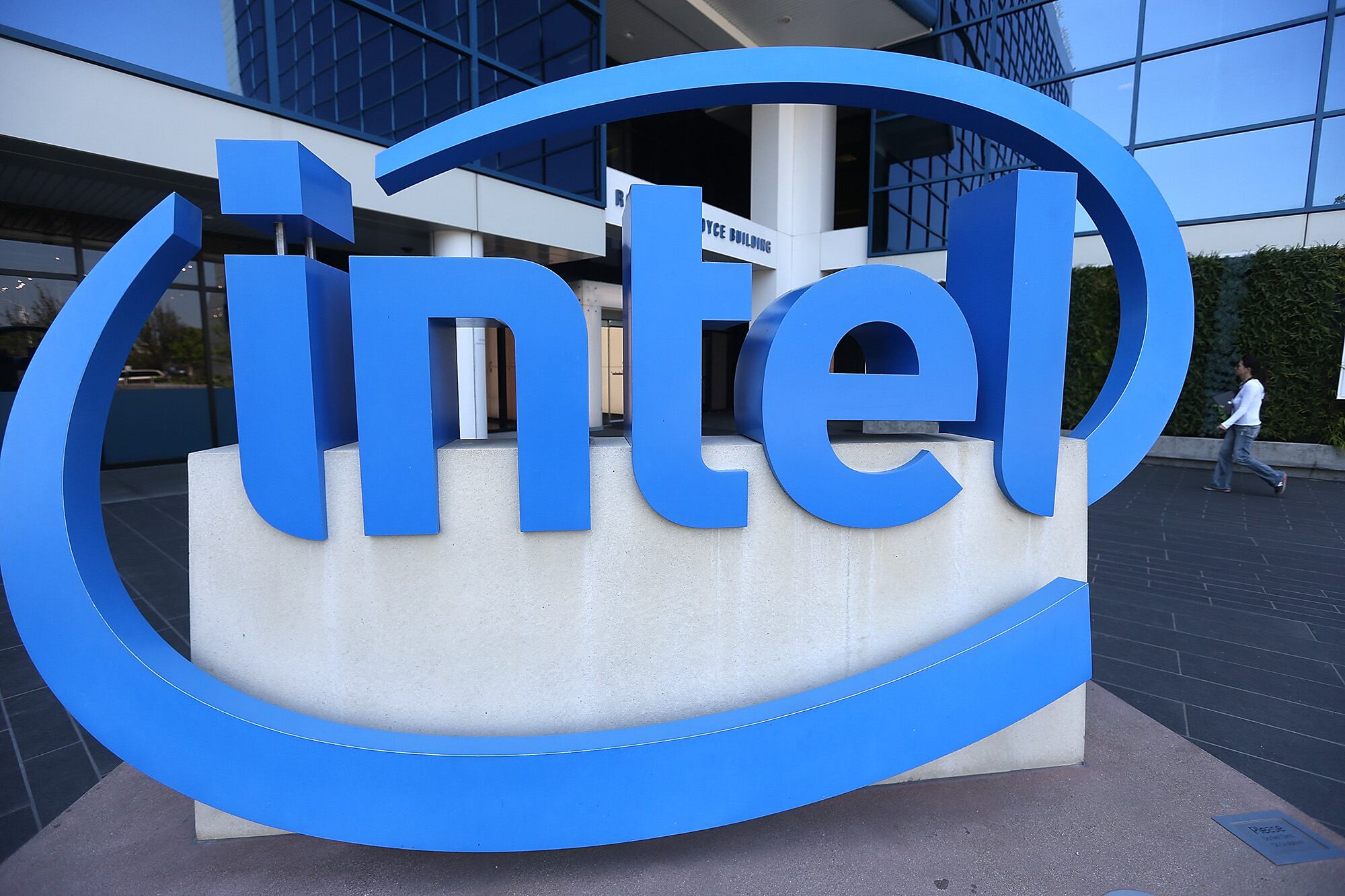Intel Buru Bekas Pekerja, Didakwa Curi Dokumen Sulit