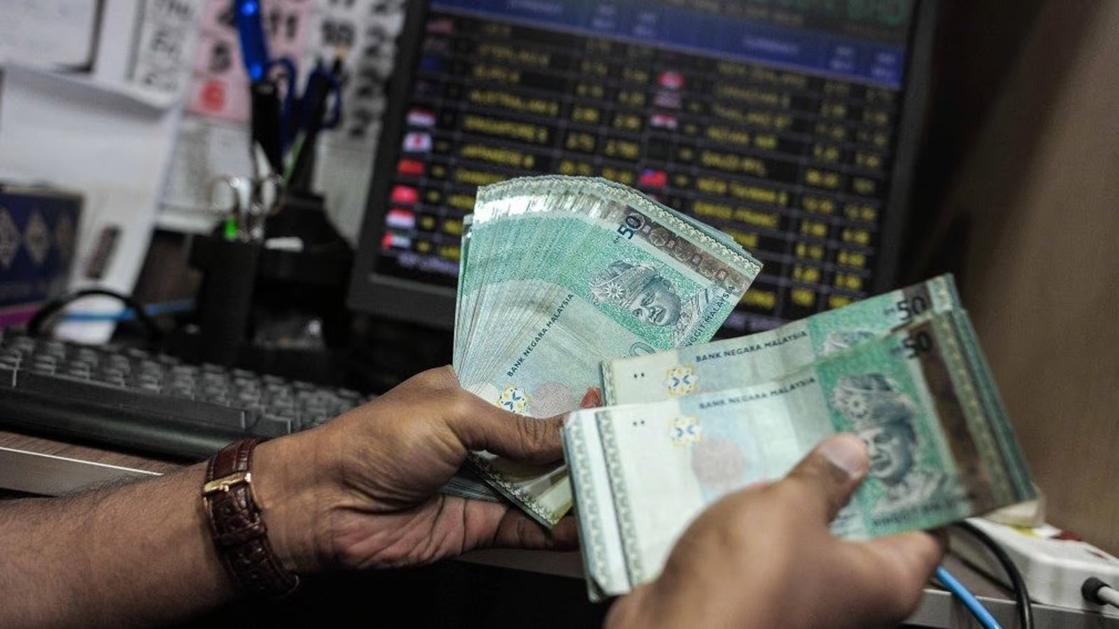 Ringgit Malaysia di Tangga Pertama Senarai Prestasi Mata Wang Asia 2025