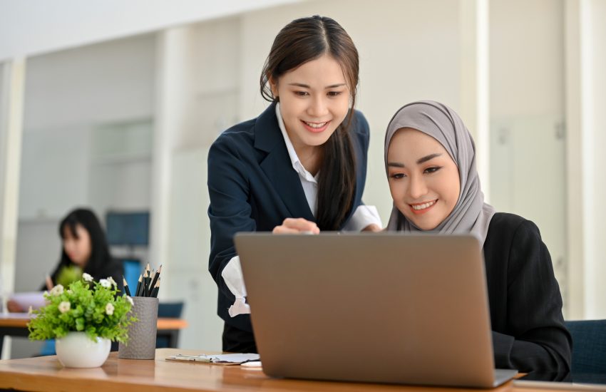 80% Pekerja Malaysia Rasa Gaji Mereka Adil, Tapi Hanya 49% Benar-Benar Gembira 