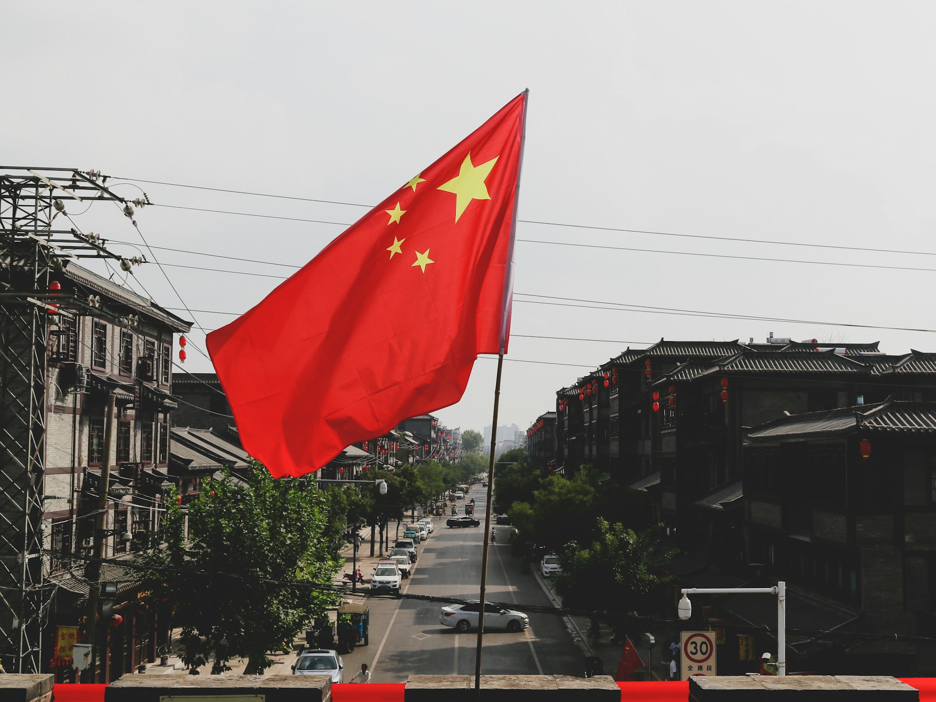 Xi promises to prioritize youth employment in China