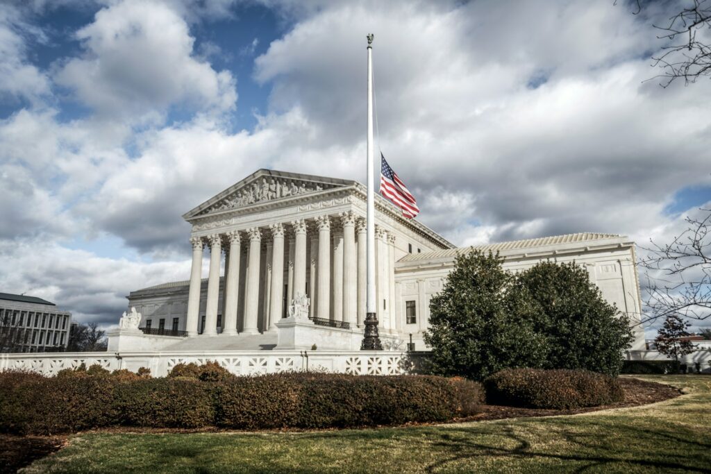 Judge blocks Musk 's US government job cuts