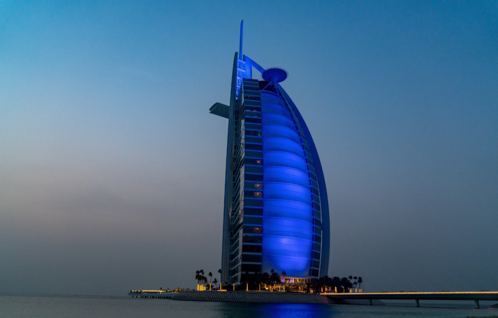 5 REASONS TO WORK IN DUBAI