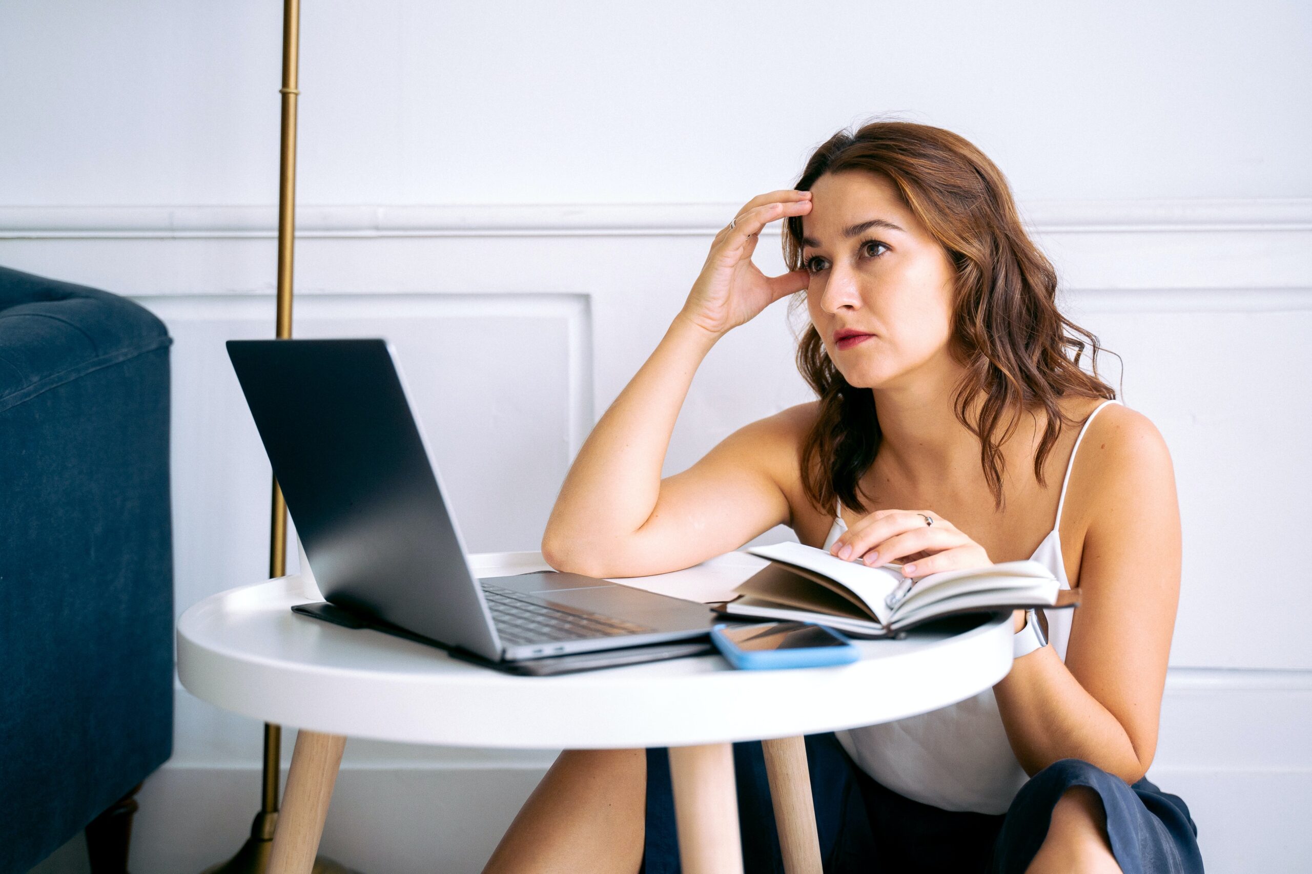 5 Stages & 7 Signs Of Burnout