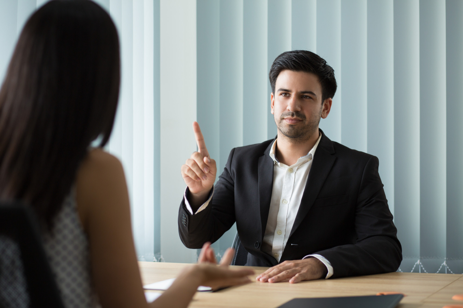Avoid These 6 Body Language Mistakes During Interview