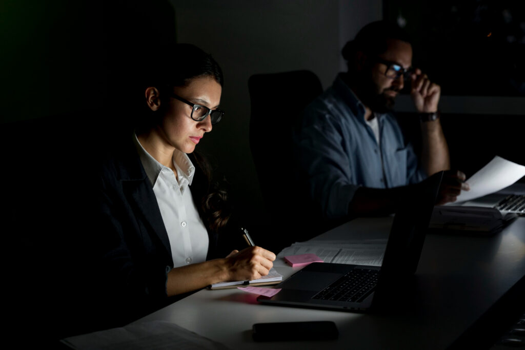 Why Do Creatives Love Working in the Dark? The Psychology Behind It